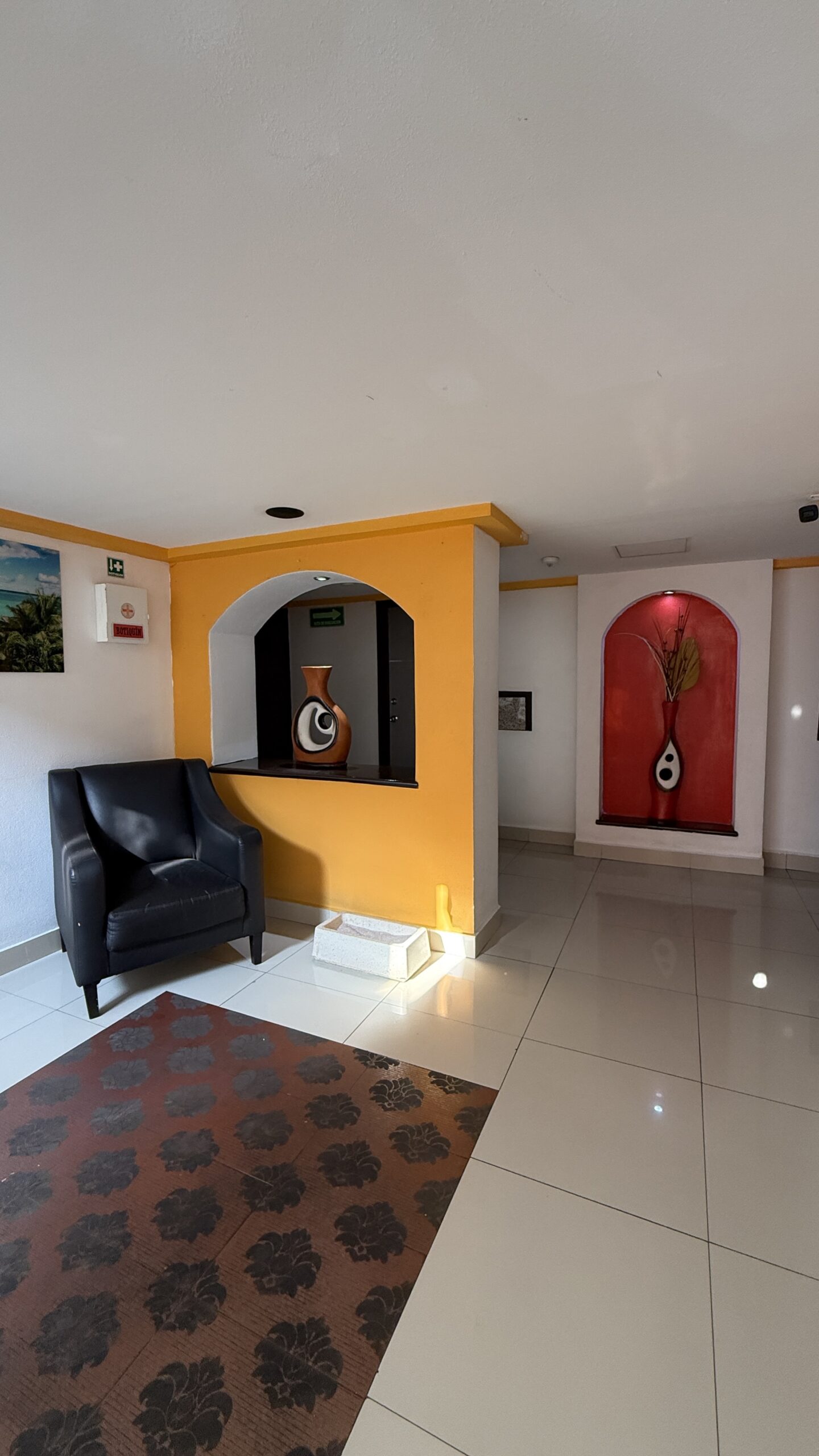 Hotel Rossel Plaza - Fachada
